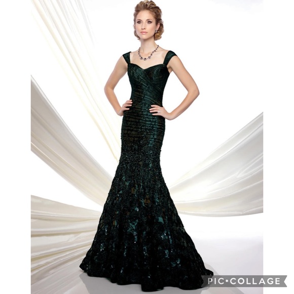 Ivonne D Rosette beaded, sleeveless long gown - Picture 4 of 12